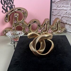 Elegant Gold Bracelet
